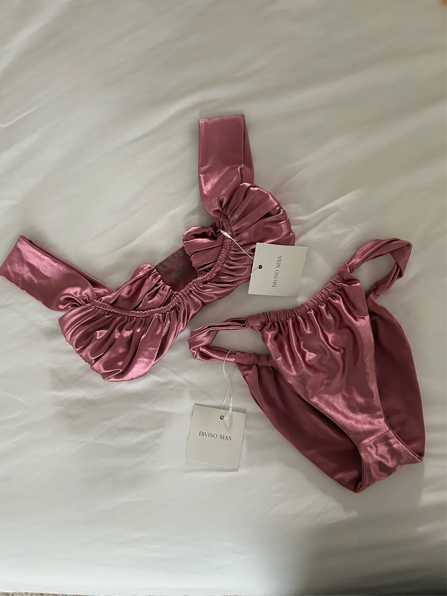 Divino Seas And de Bretaña Deep Blush Top and Bottoms Small - Image 3