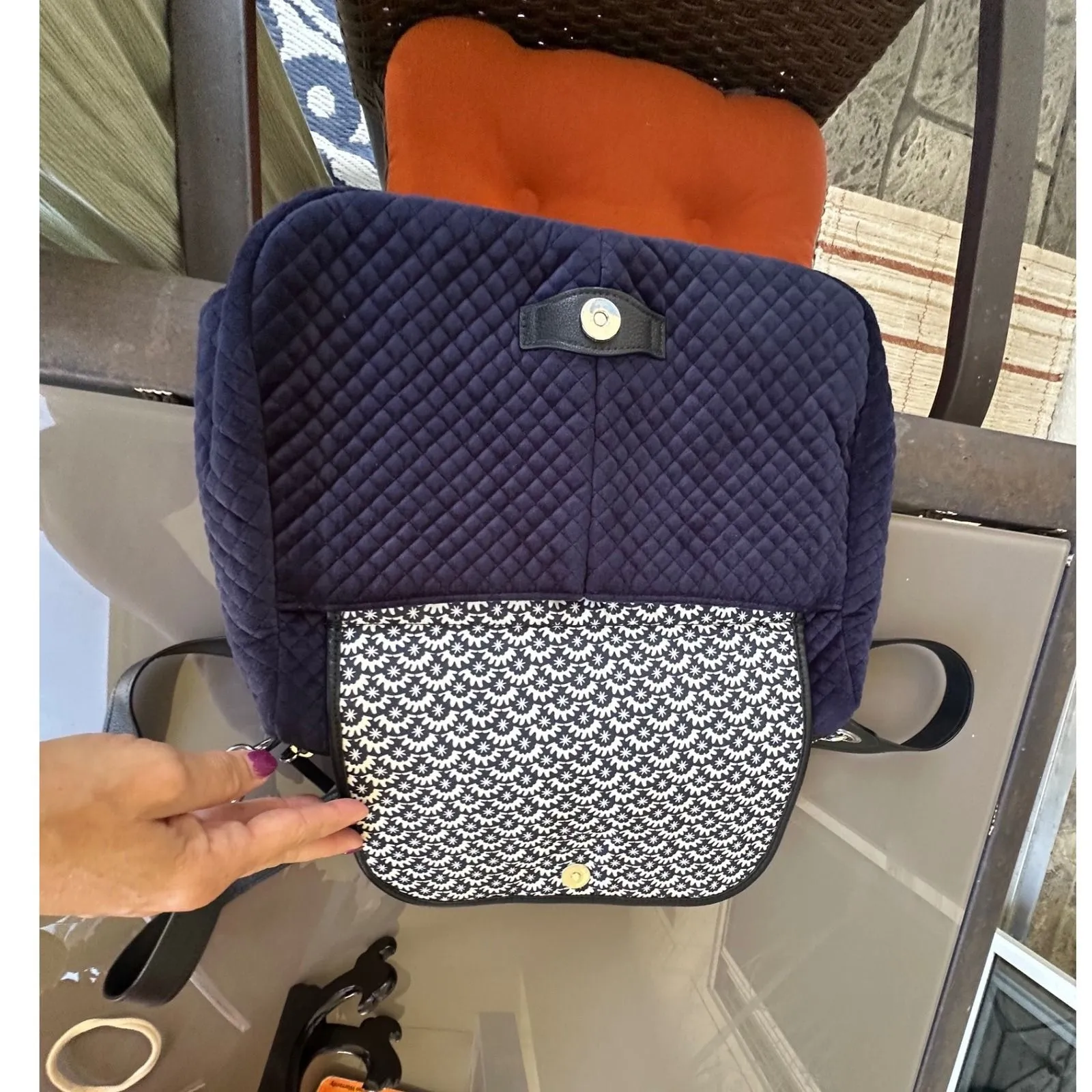 Vera Bradley Crossbody‎ Bag Quilted Front Pocket Navy Blue Floral Purse EEUC - Image 4