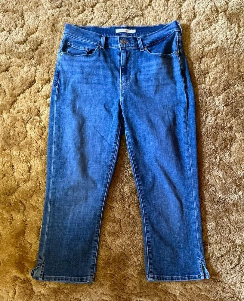 Levi classic faded capris - Image 4