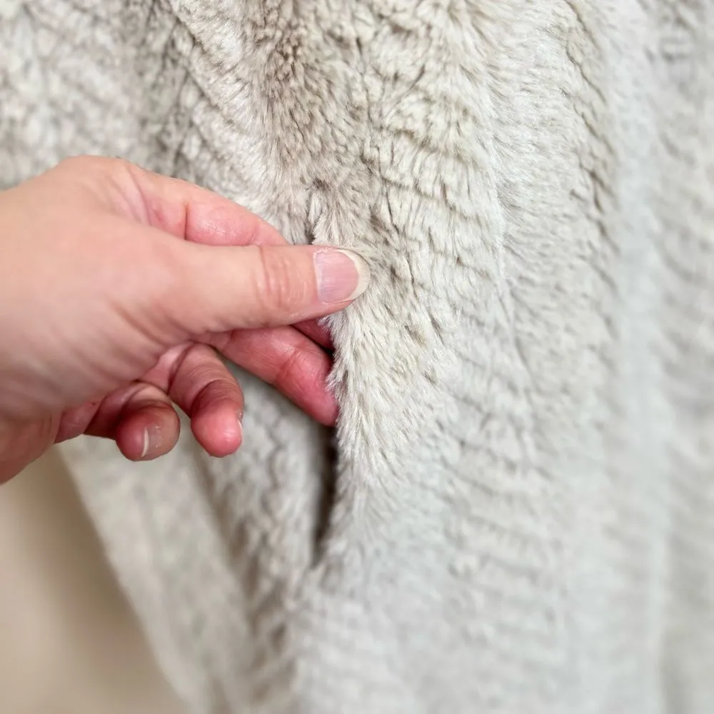 Sebby Cream Faux Fur Long Vest Size Medium - Image 9