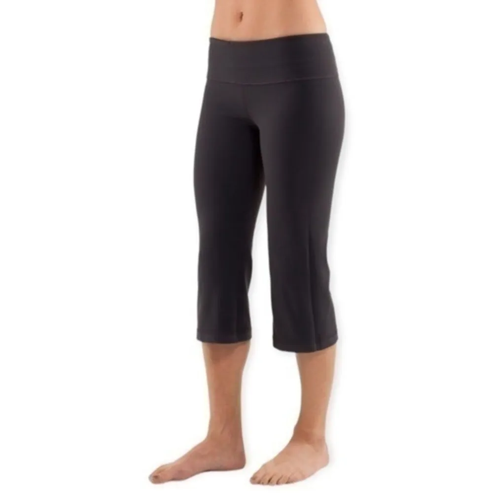 Lululemon Women’s Size 6 Coal Concord Grape Reversible Groove Crop Leggings. - Image 2