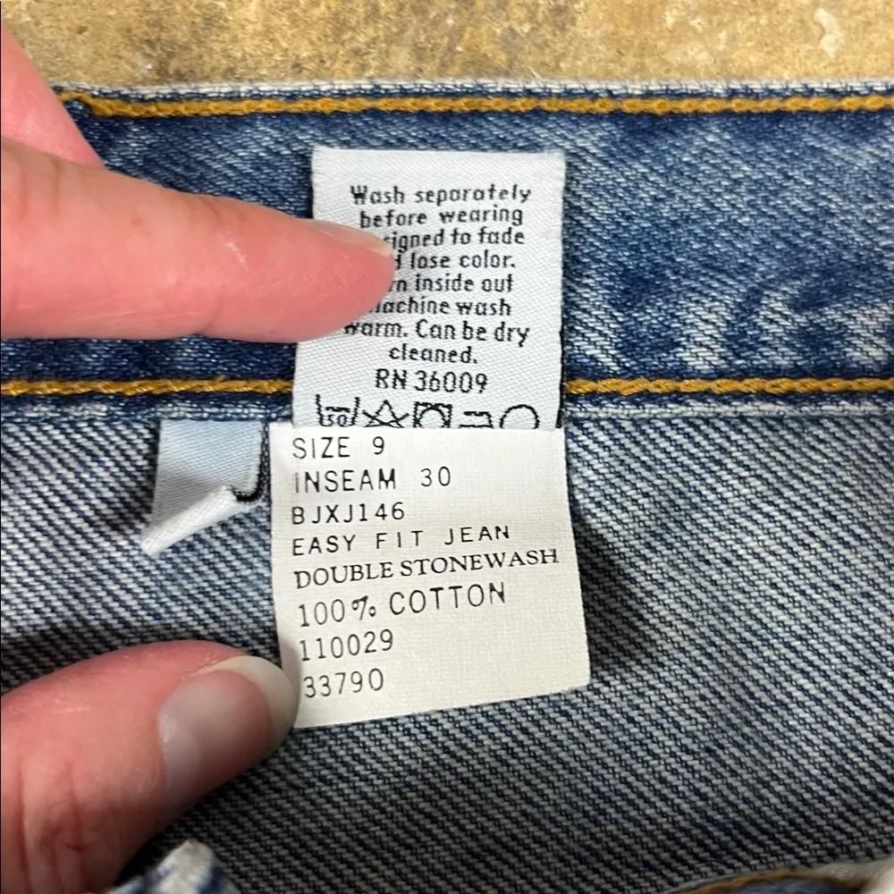 Vintage 90’s Calvin Klein Button Fly High Rise Loose Fit Jeans
Size: 9 - Image 5