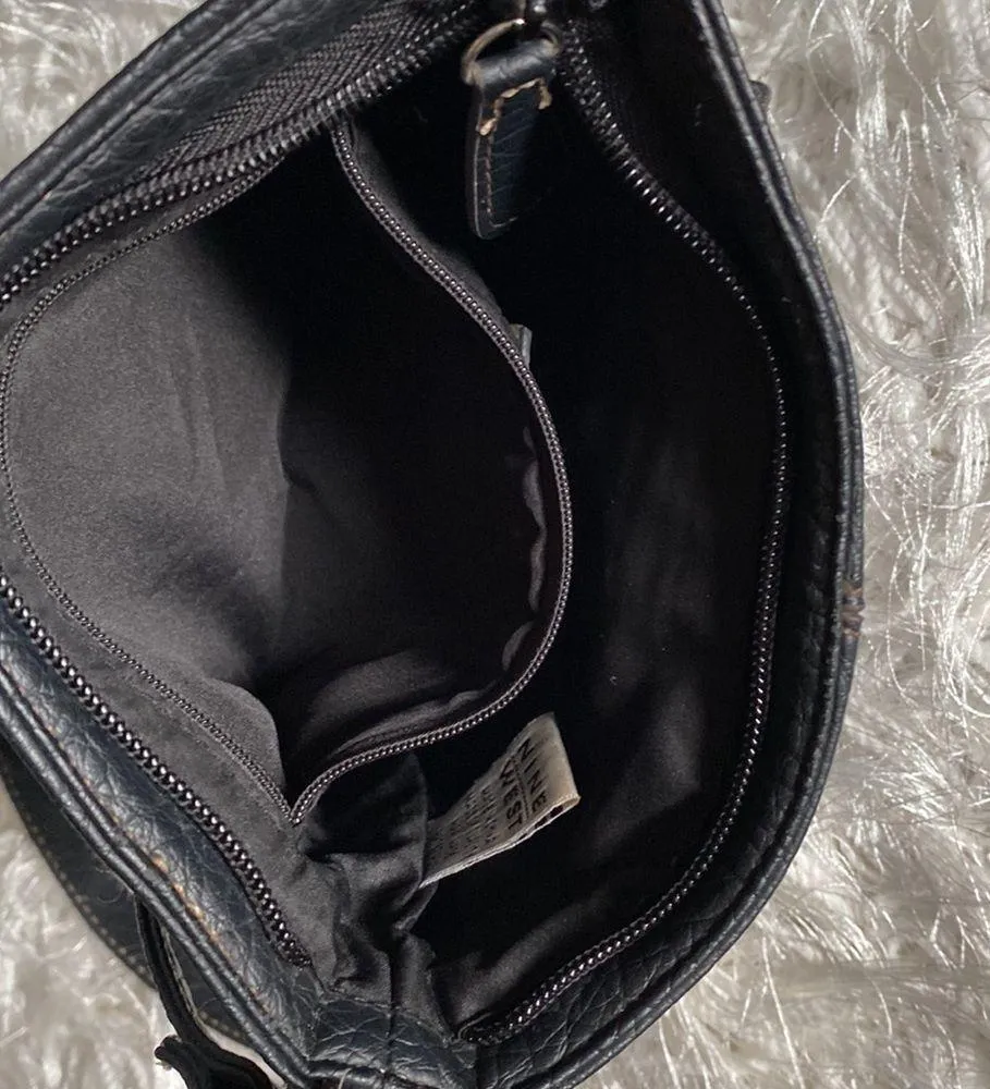 EUC Nine West Women’s Pebbled Vegan Leather Minimalist Crossbody Shoulder Bag - Image 7