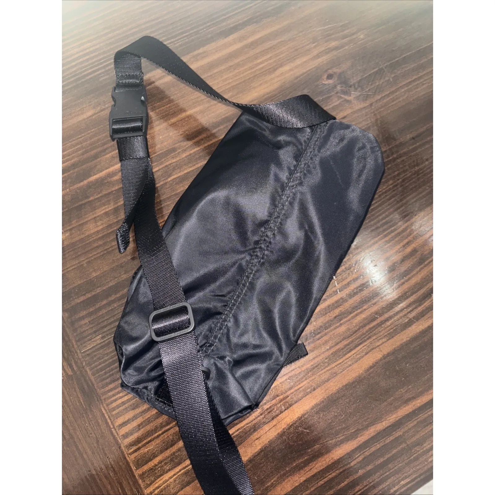 Lululemon Fast Track Belt Bag One Size NWOT Black - Image 4