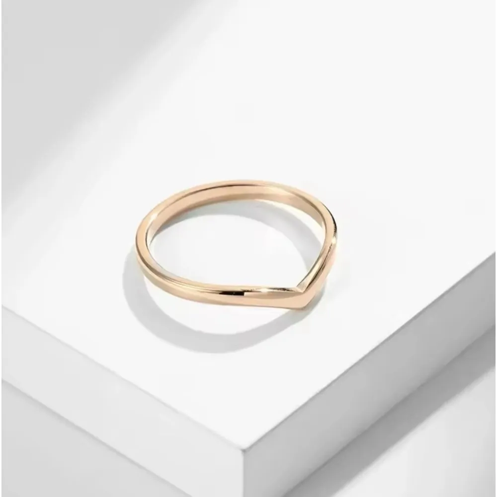 NEW Women's 14k Gold Filled V Shape‎ Curved Band Ring Size 6 - Image 2