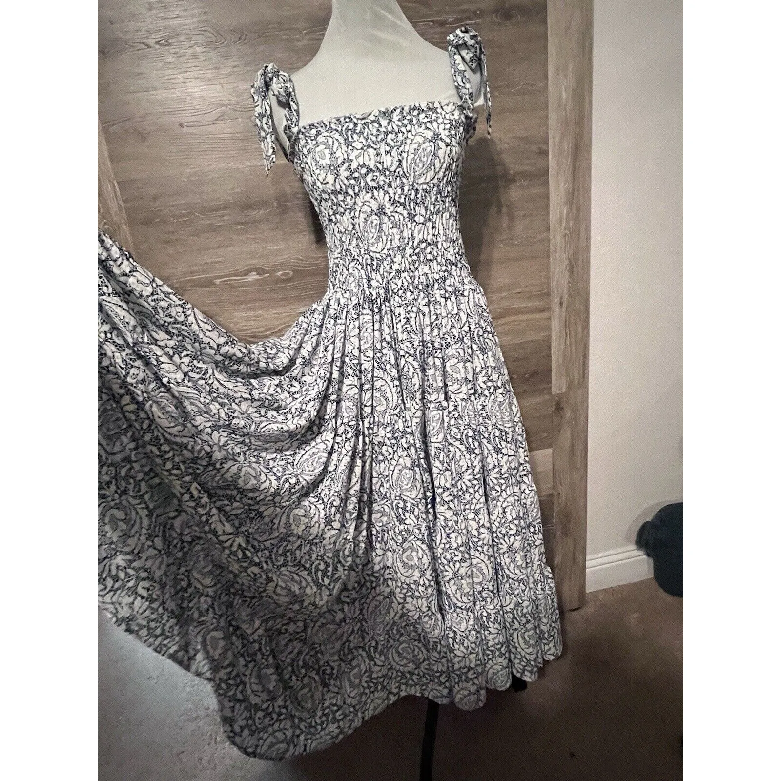 AVANTLOOK Anthropologie Floral Print Smoked Dress Midi Blue Size Small - Image 6