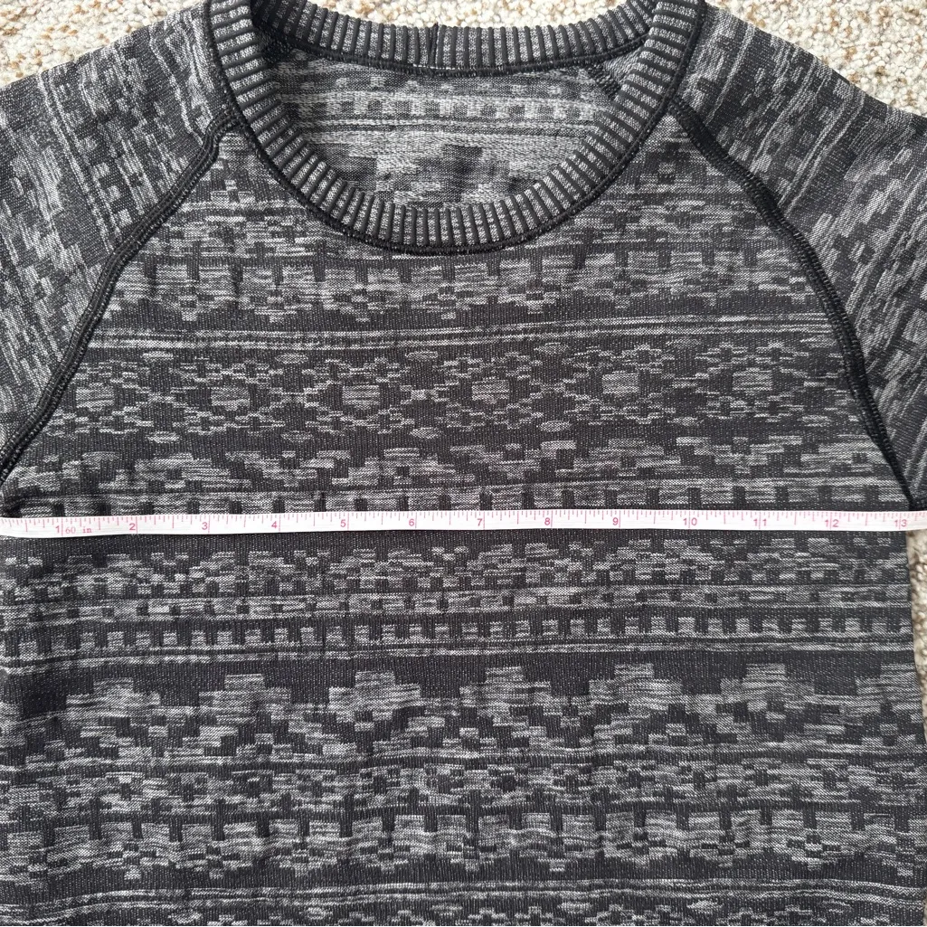 Lululemon Rest less Pullover
Heathered Black - Image 7