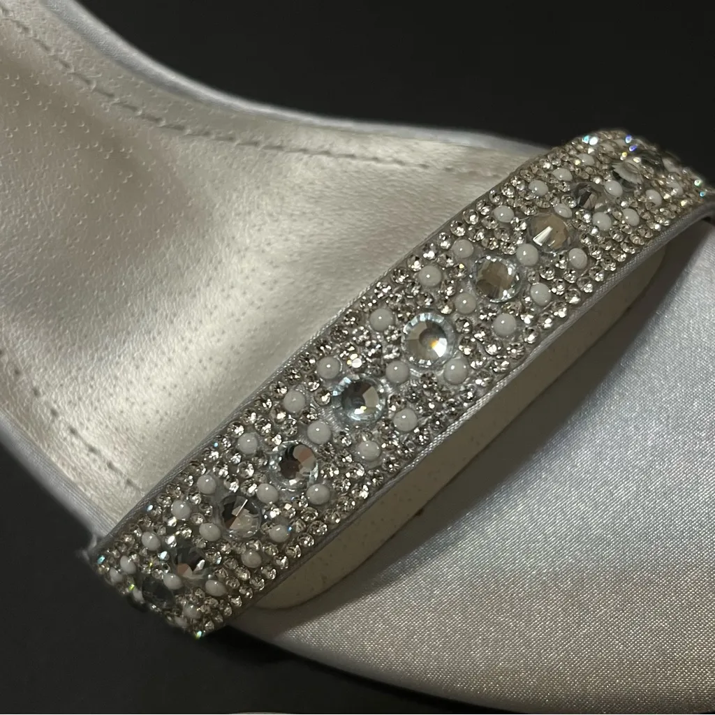 Dream Pairs bejeweled high heel sandals, sz 10,silver satin and rhinestones, NEW - Image 10