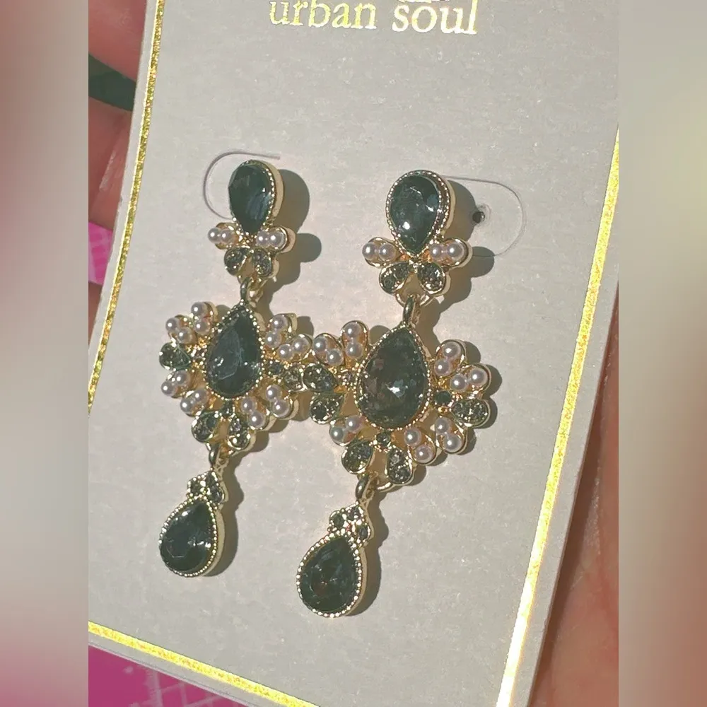 Urban soul earrings gold tone gray crystals white beads drops - Image 2