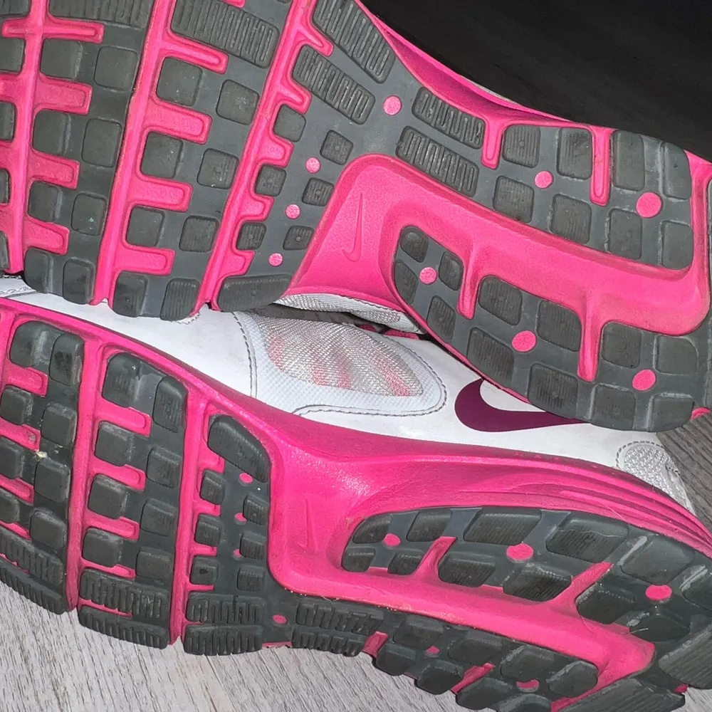 Nike Womens Air Relentless White Running Shoes Sneakers Size 7.5 - Image 4