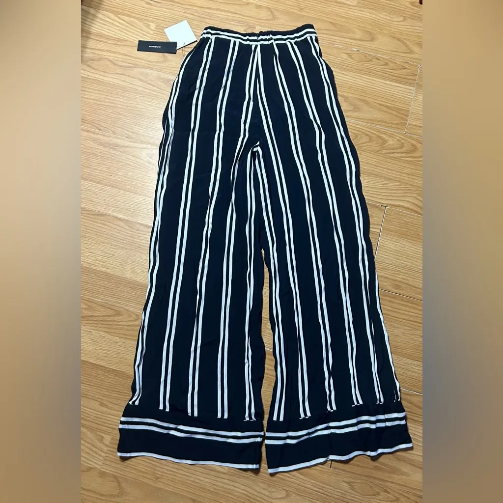 NWT Lulus ladies SMALL coastal Striped Navy and White Wide - Image 12