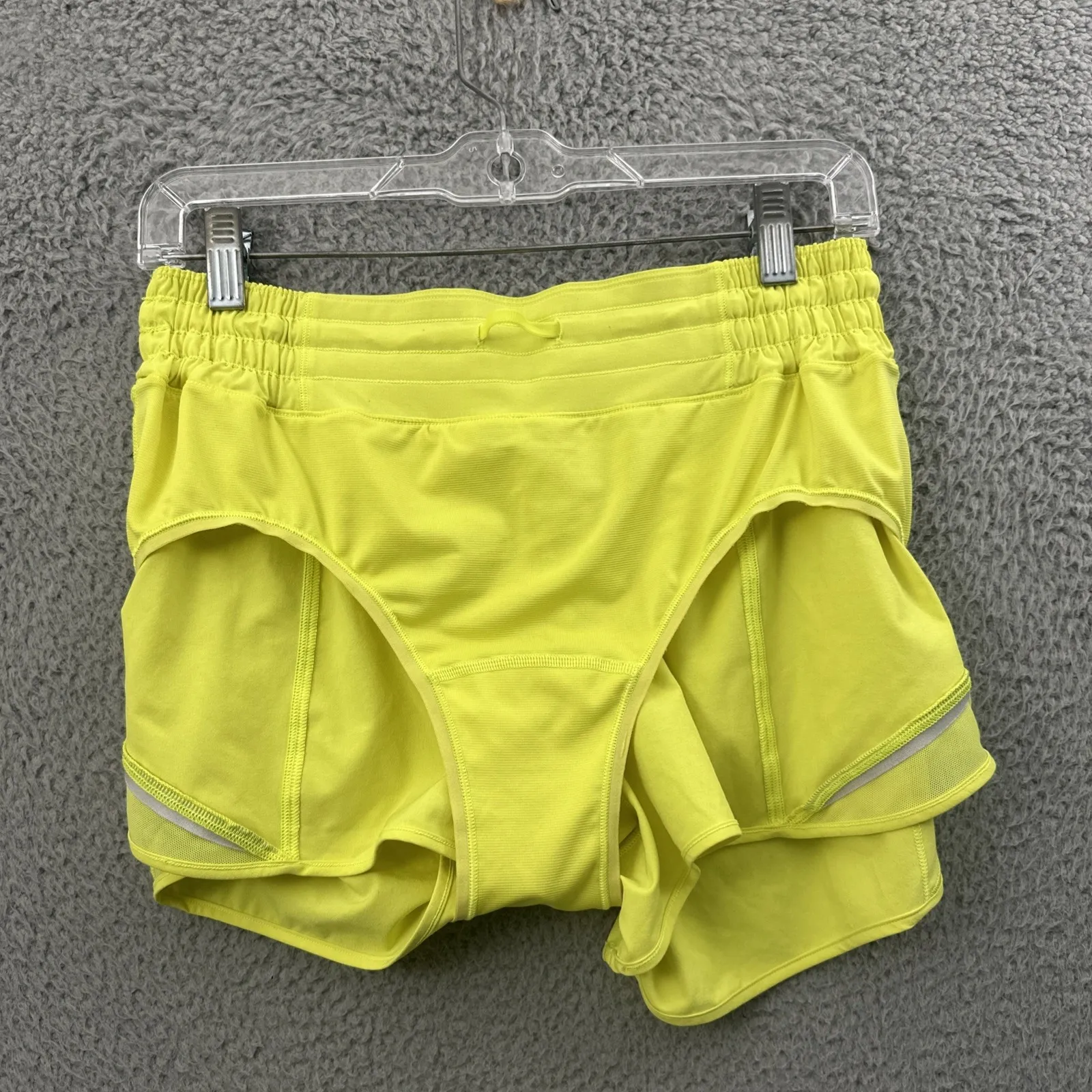 Lululemon Hotty Hot Shorts High Rise 2.5" Athletic Gym Electric Lemon Women's 8 - Image 3