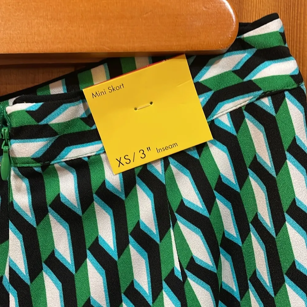 NWT DVF for Target Skort/Shorts wrap style with pockets size XS - Image 3