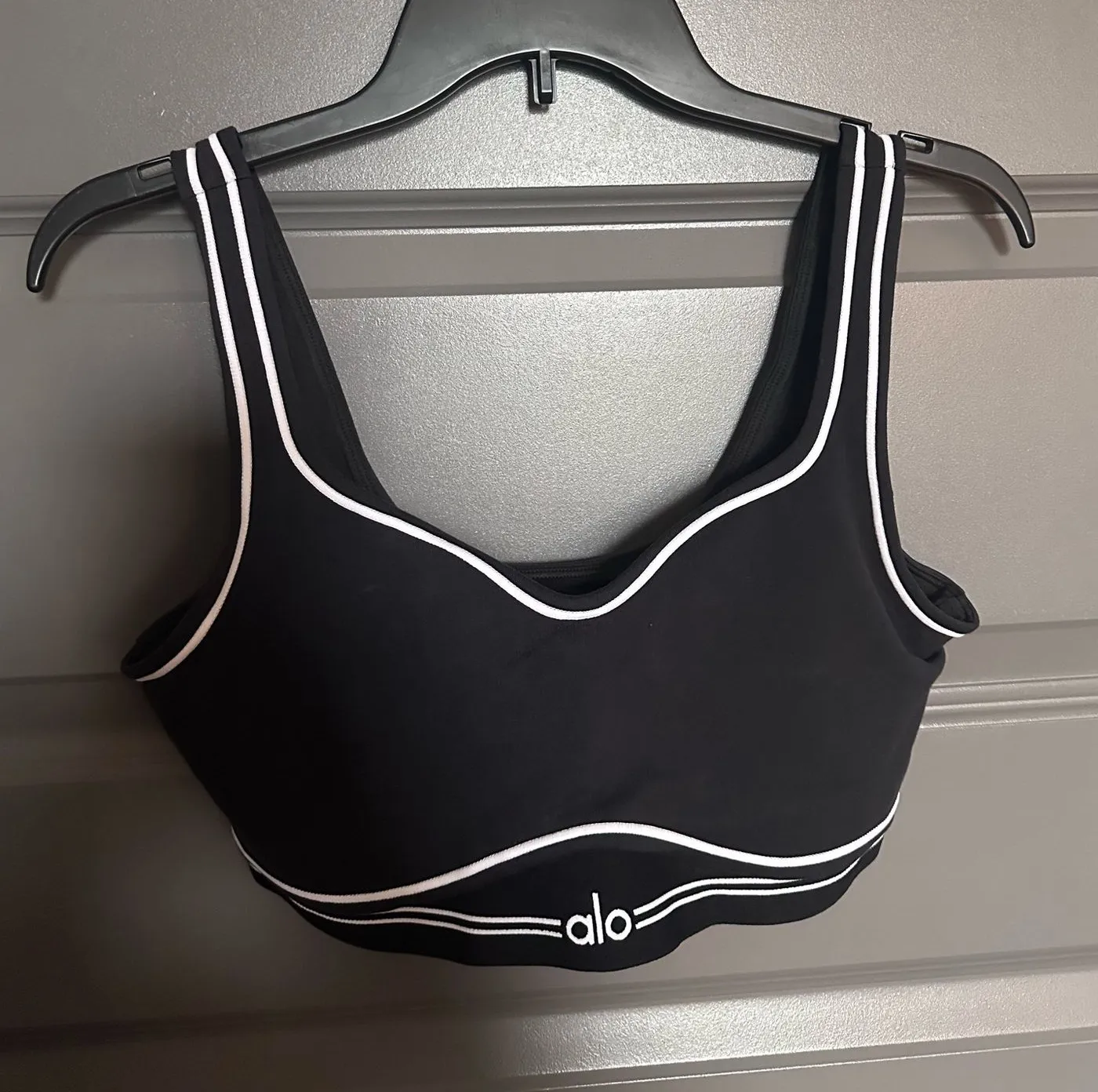 Alo Yoga Airbrush Heart Throb Bra size Medium - new without tags