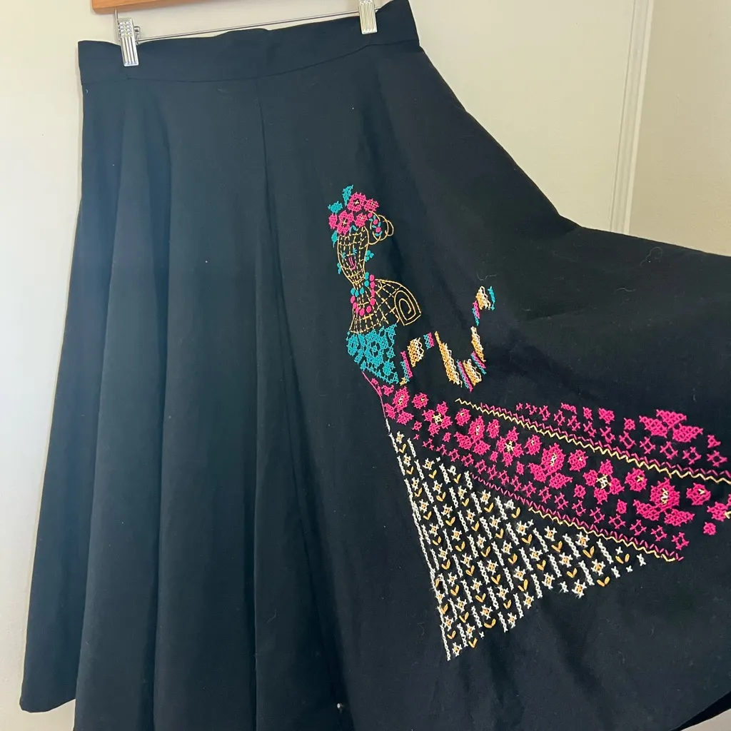 Small Vintage 40s 50s Embroidered Paris cotton skirt - Image 4