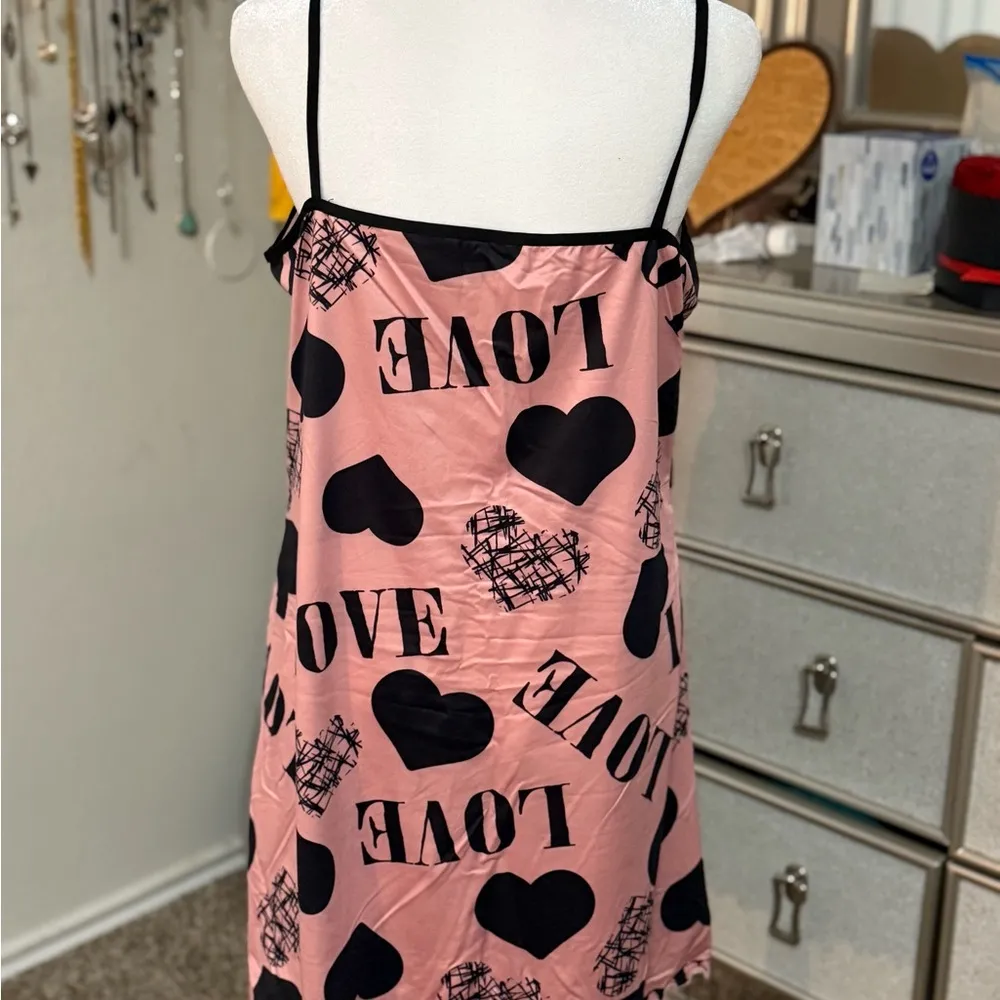 Pink Love Heart Print nightgown - Image 2