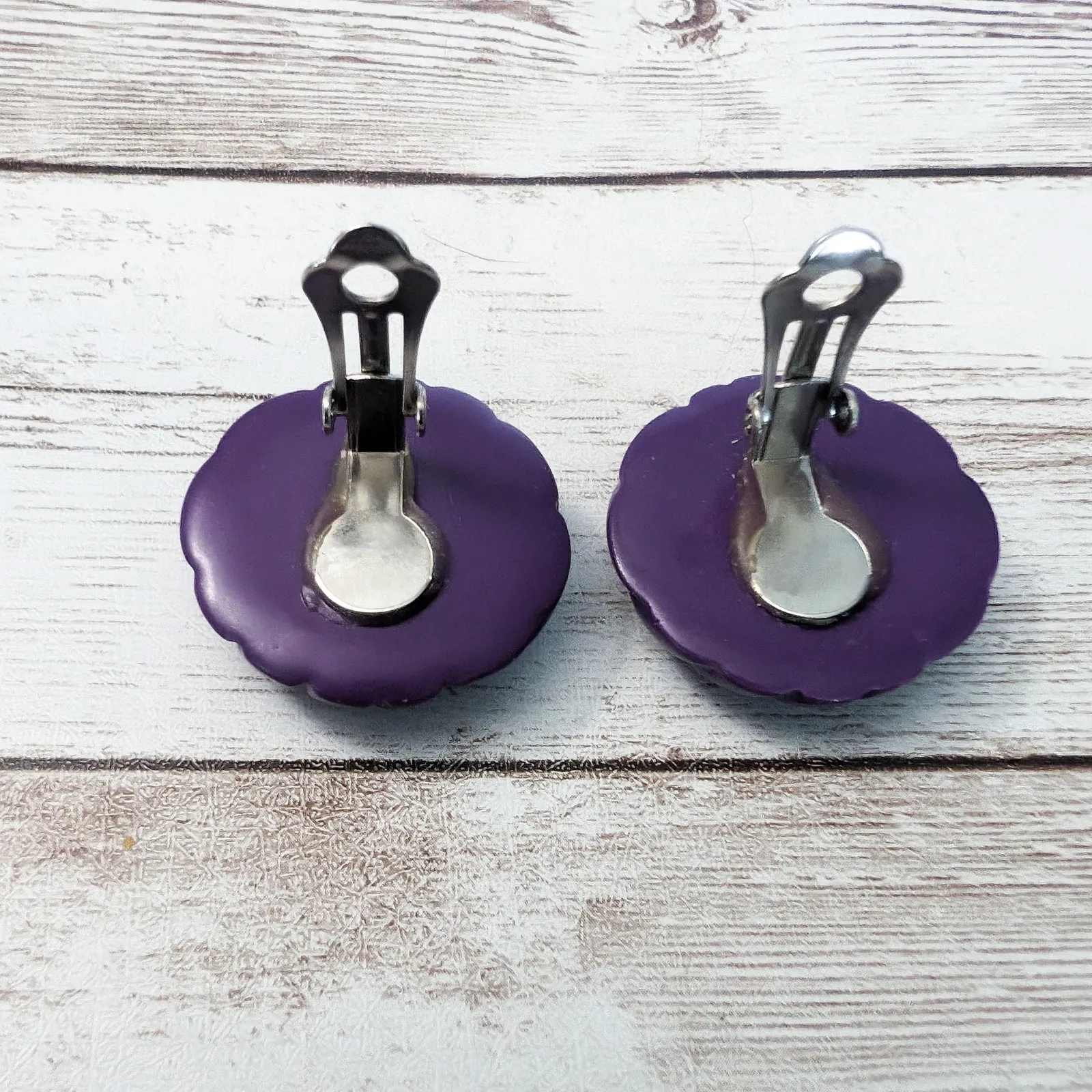 Vintage Clip On Earrings - Image 4