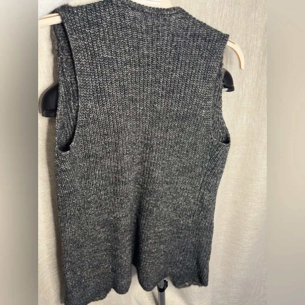 SL FAUX FUR VEST: WHITE HOUSE BLACK MARKET size Medium - Image 7