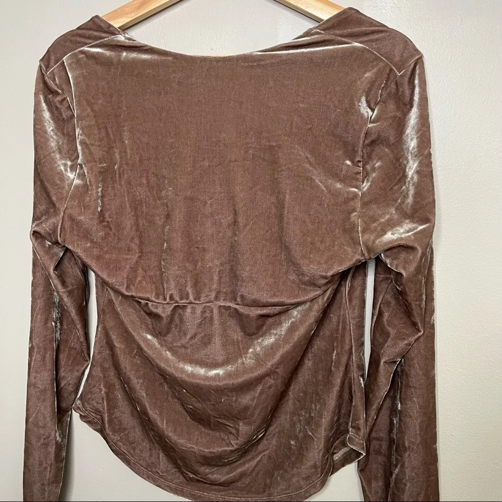 Free People Perfect Date Top Taupe Stone Long Sleeve Velvet Blouse Size M - Image 5