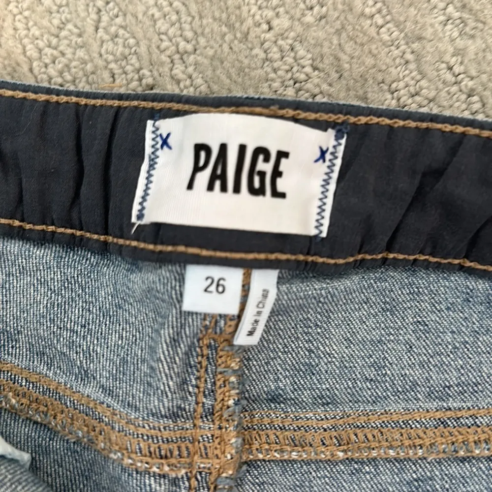 Paige  brand denim shorts, size 26. Lightly worn, flattering length! - Image 4