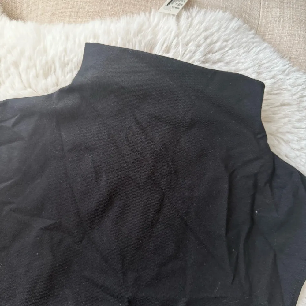 Funnelneck Cropped Muscle Tee in True Black Size XSmall NWT - Image 7