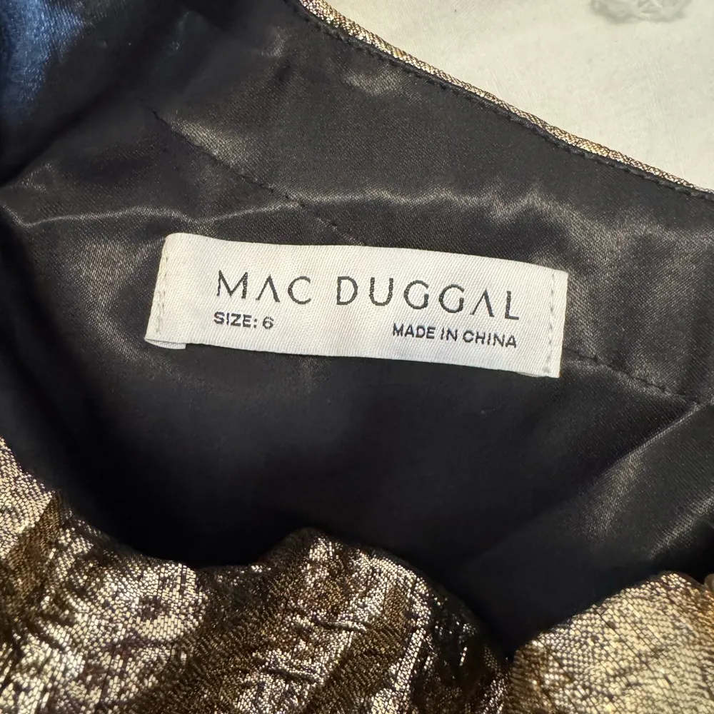 NWT Mac Duggal 68608 Gold One Shoulder Metallic Ballgown Size 6 - Image 13