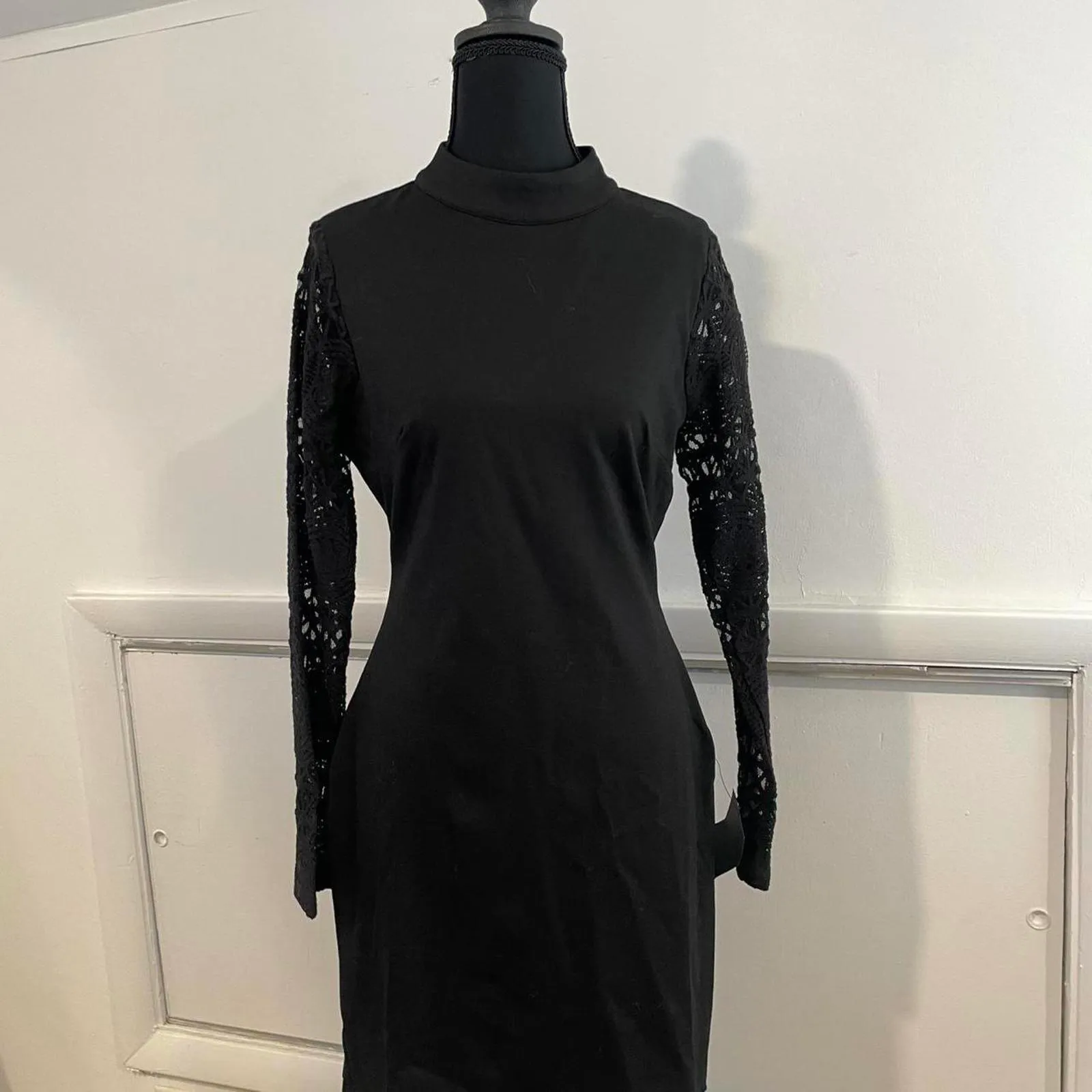 Black work dress with lace long sleeve. lulus size medium - Image 3