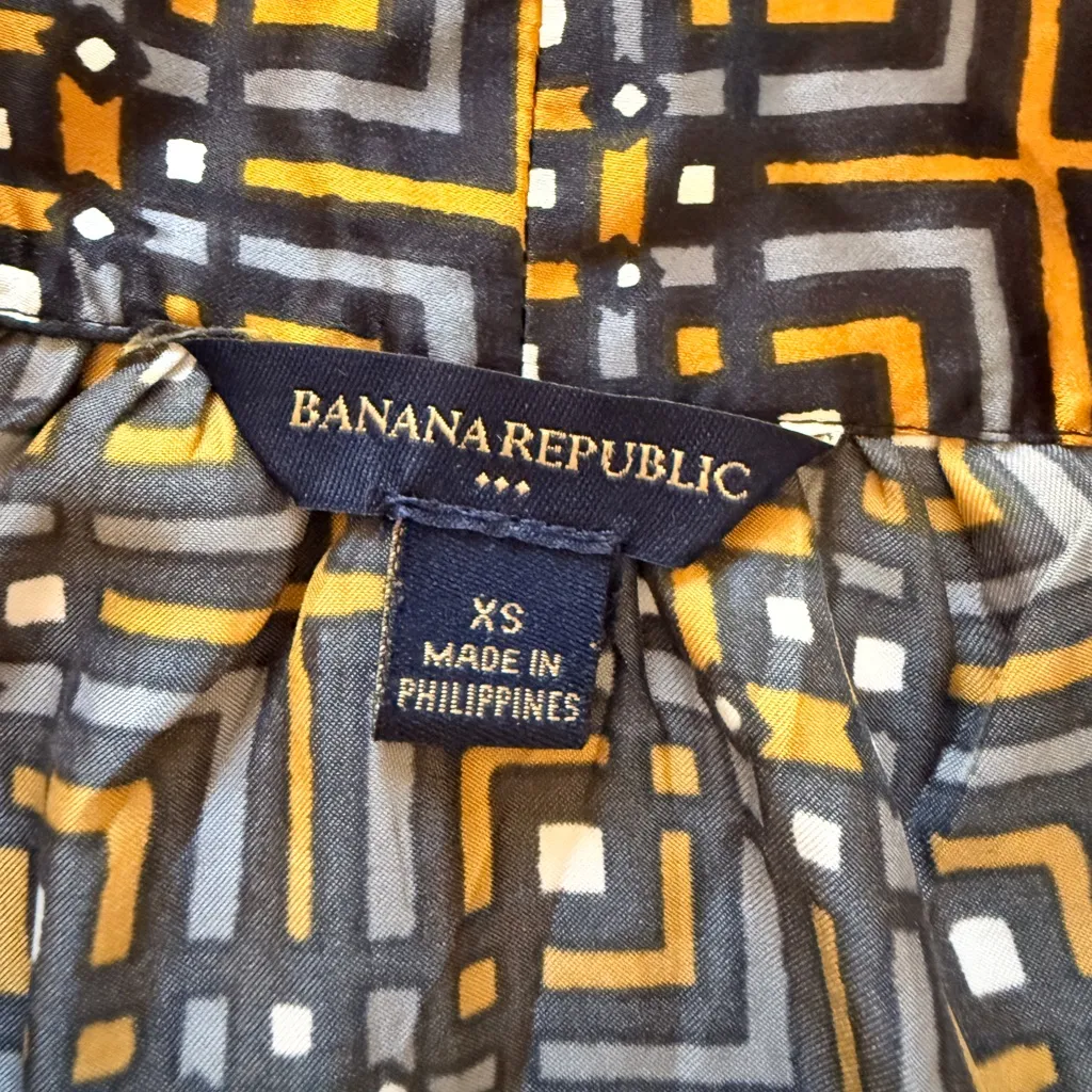 Banana Republic NWOT Geometric Black and Gold Halter Tie Top - Image 4