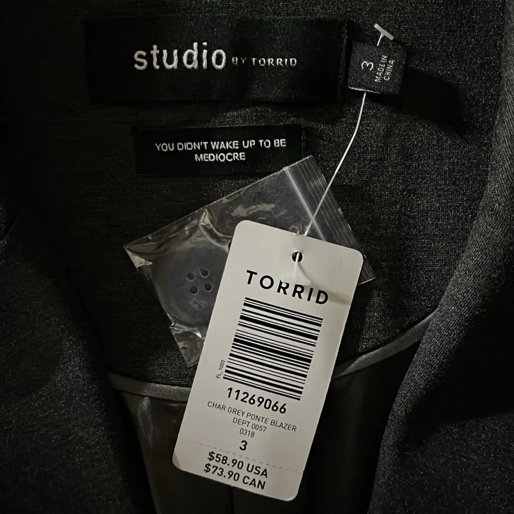 Studio by Torrid NWT Size 3 Gray Ruched Sleeve Ponte Knit Broadway Blazer Jacket - Image 5