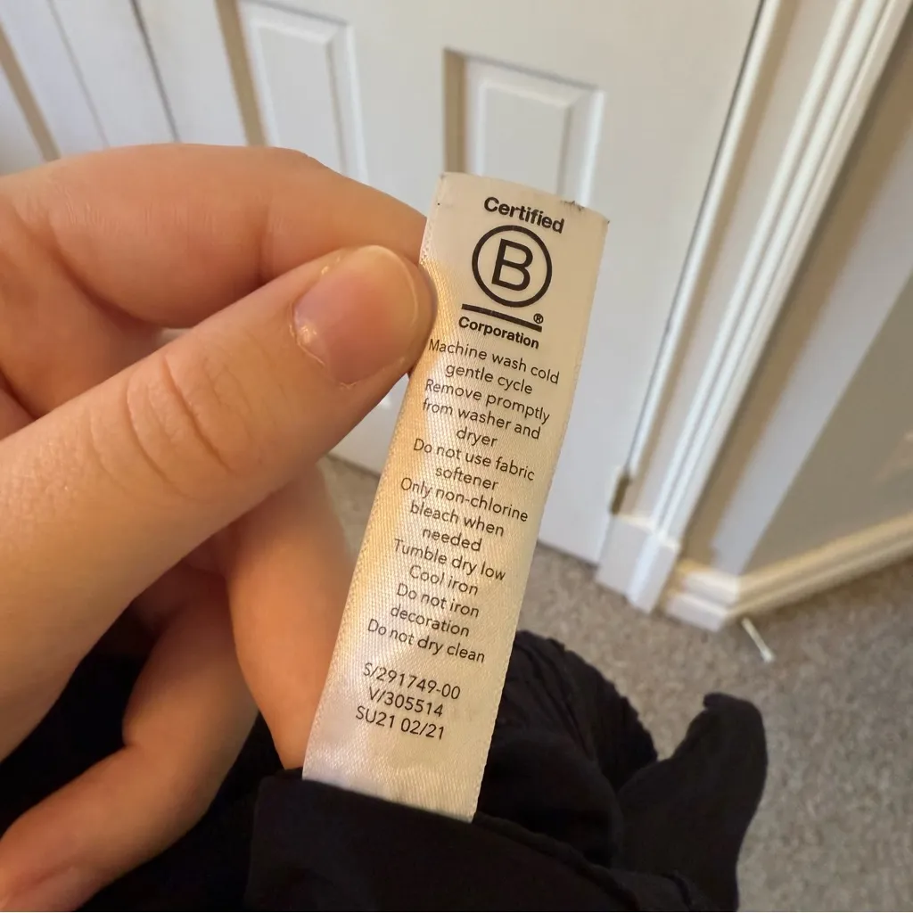 Athleta Black Mesh Racer Run Shorts 4” Size Small - Image 7