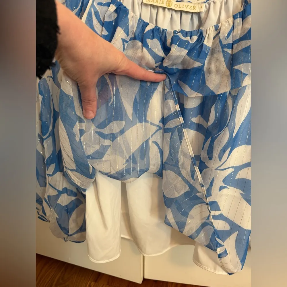 Marie Oliver Blue and White Floral Ruffle Blouse size Small - Image 2