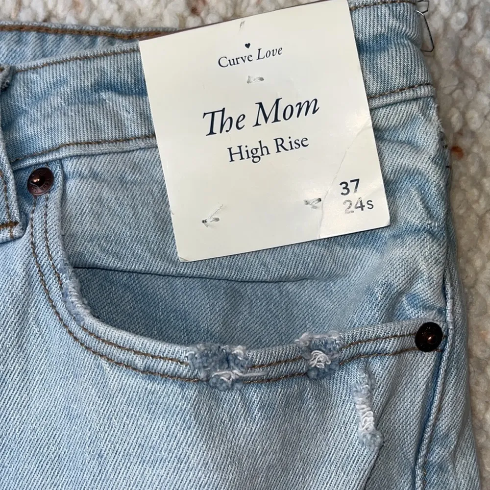 Abercrombie Curve Love‎ The Mom High Rise Jean 37 / 24 Short - Image 10