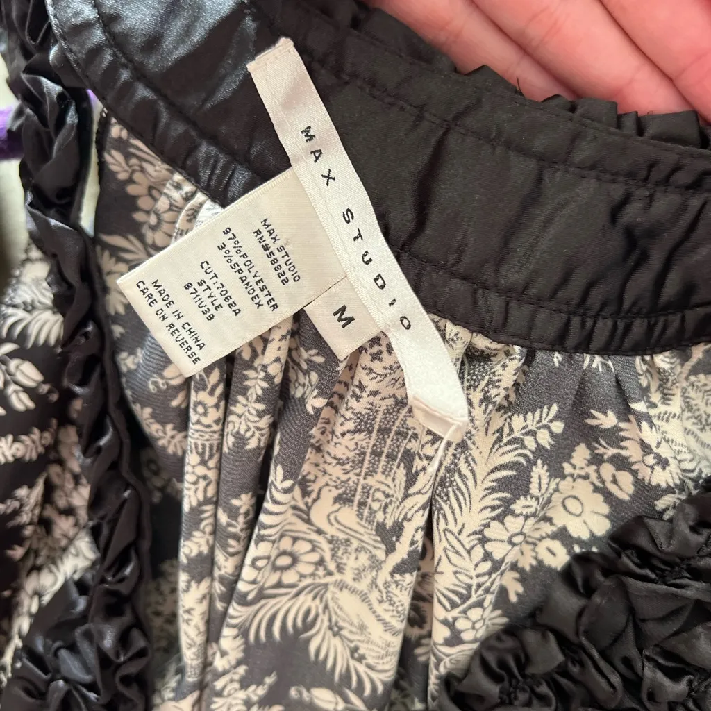 Max Studio Brand Black and White Floral Print Ruffled sleevelessTop M y2k birds - Image 5