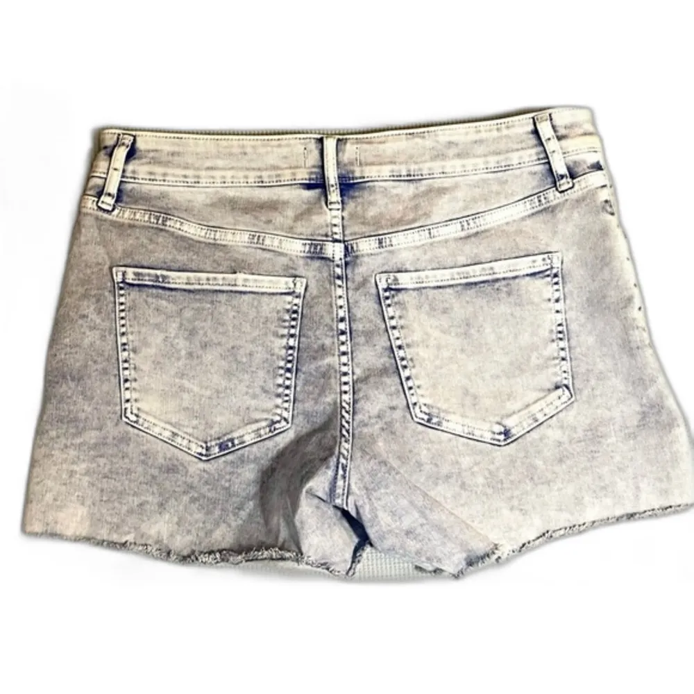 Express Mid Rise Covered Button Fly Boyfriend Jean Shorts Size 8.​ - Image 7