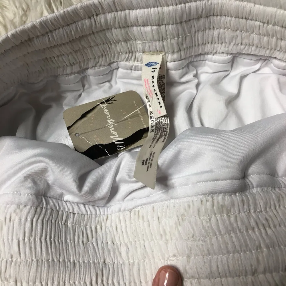 NWT free people movement Movement Salt Spray Short size large - Image 5