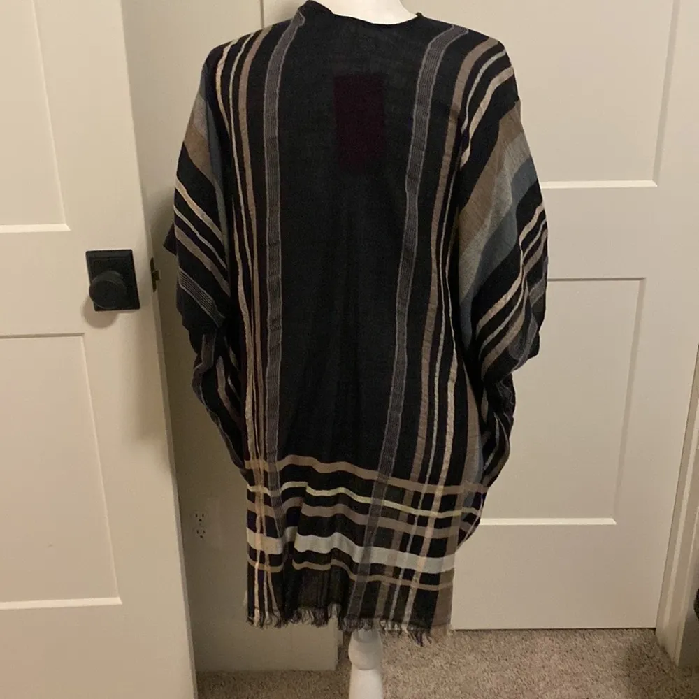 NWT Evereve ECHO Poolside Plaid Cardi Ruana Poncho - Image 9