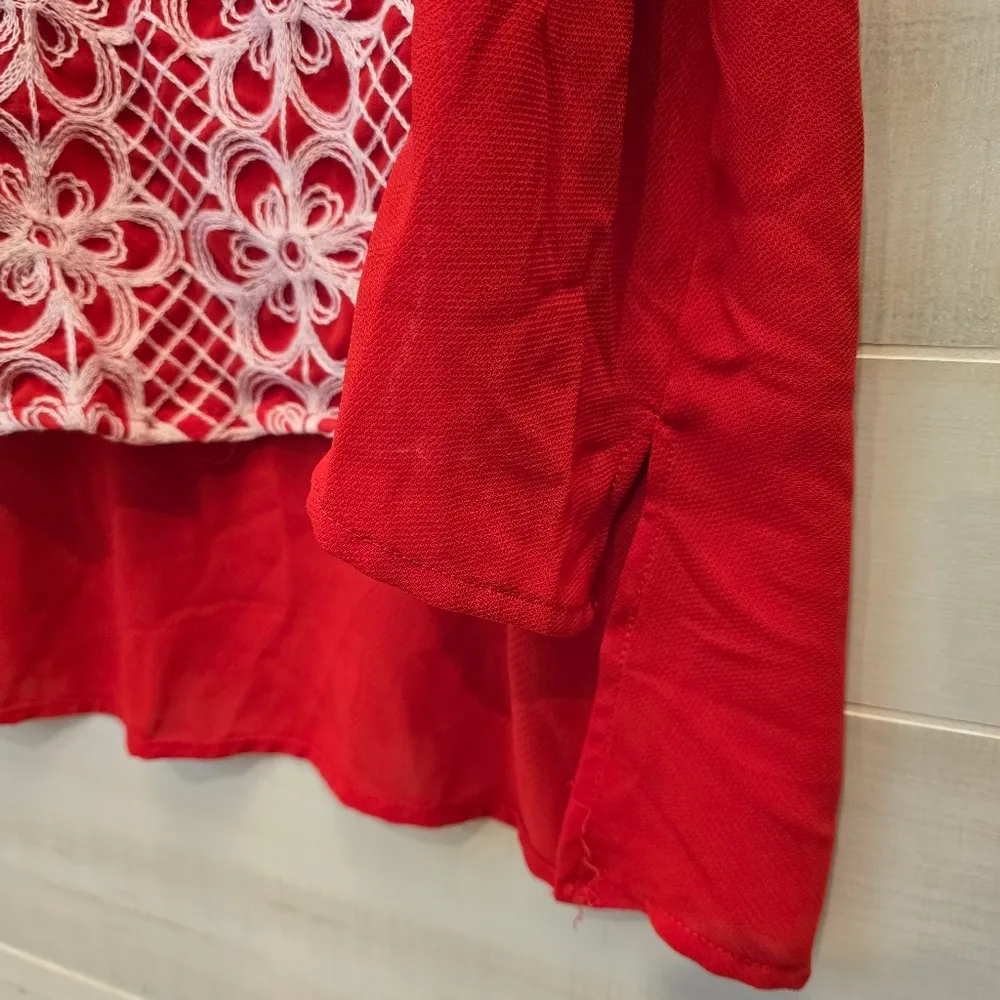 {1X} Torrid Red White Floral Crocheted Sleeveless Top - Image 3