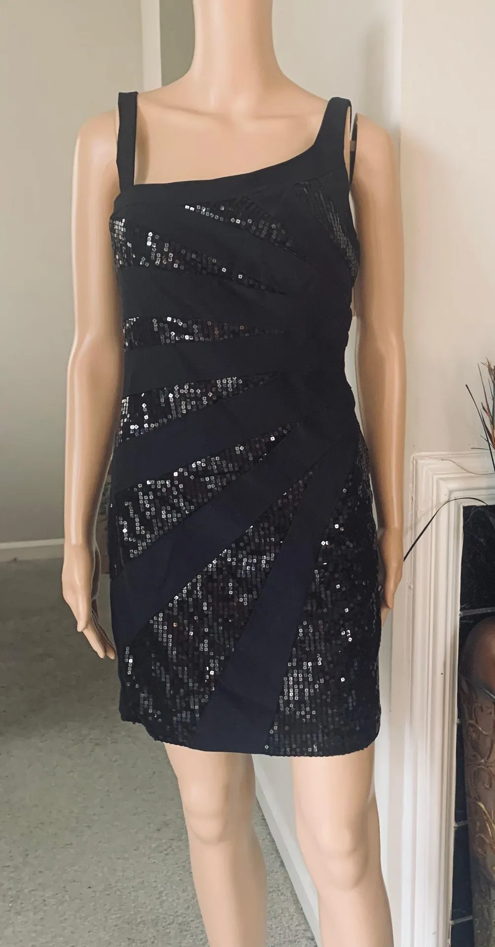 City triangle sequins mini dress  - Image 4