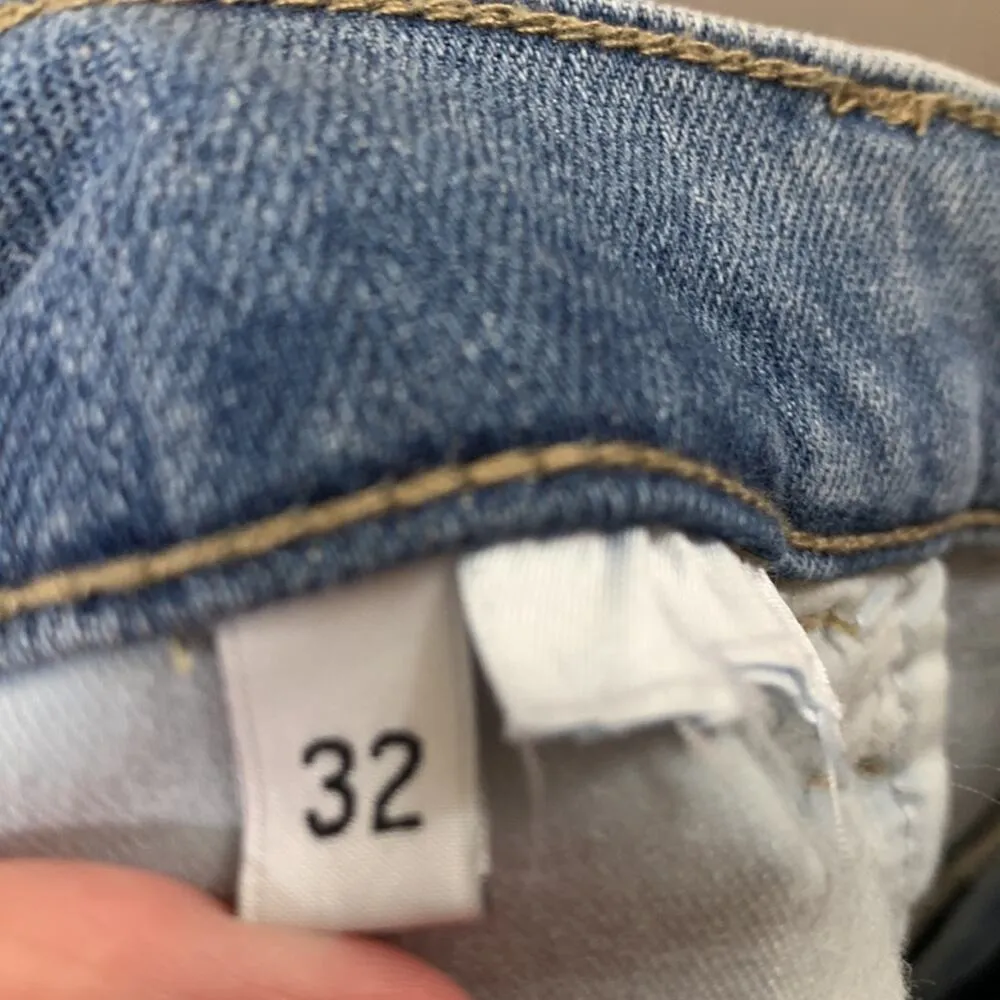 Hudson Light Wash High Waisted Cropped Fray Hemmed Jeans - Image 3