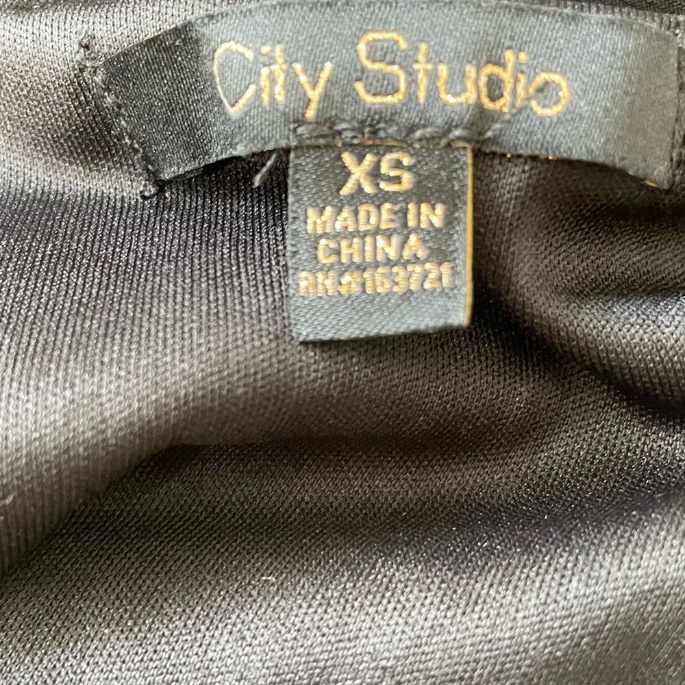 City Studios Juniors' Asymmetric One-Sleeve Feather-Trim Ruched Bodycon Dress XS - Image 7