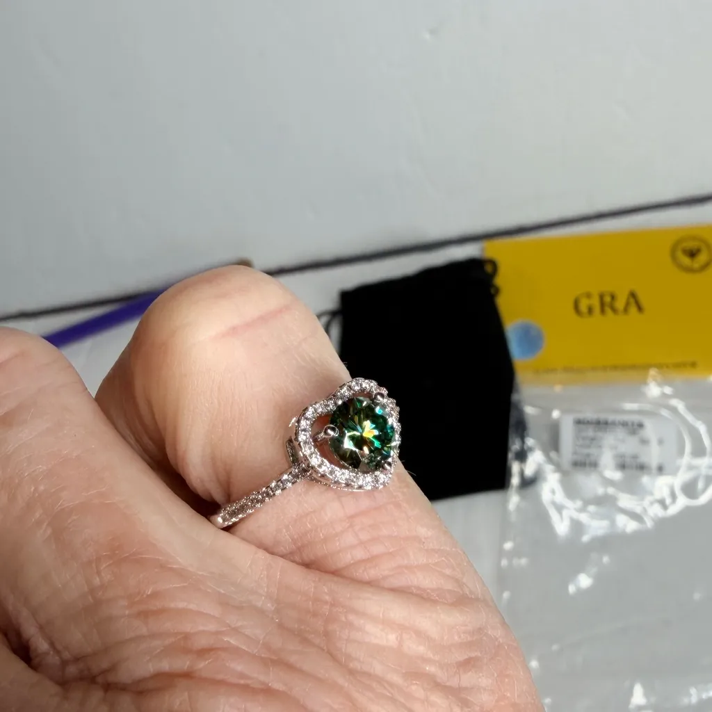 Moissanite Green Heart Cut Ring 1 carat - Image 4