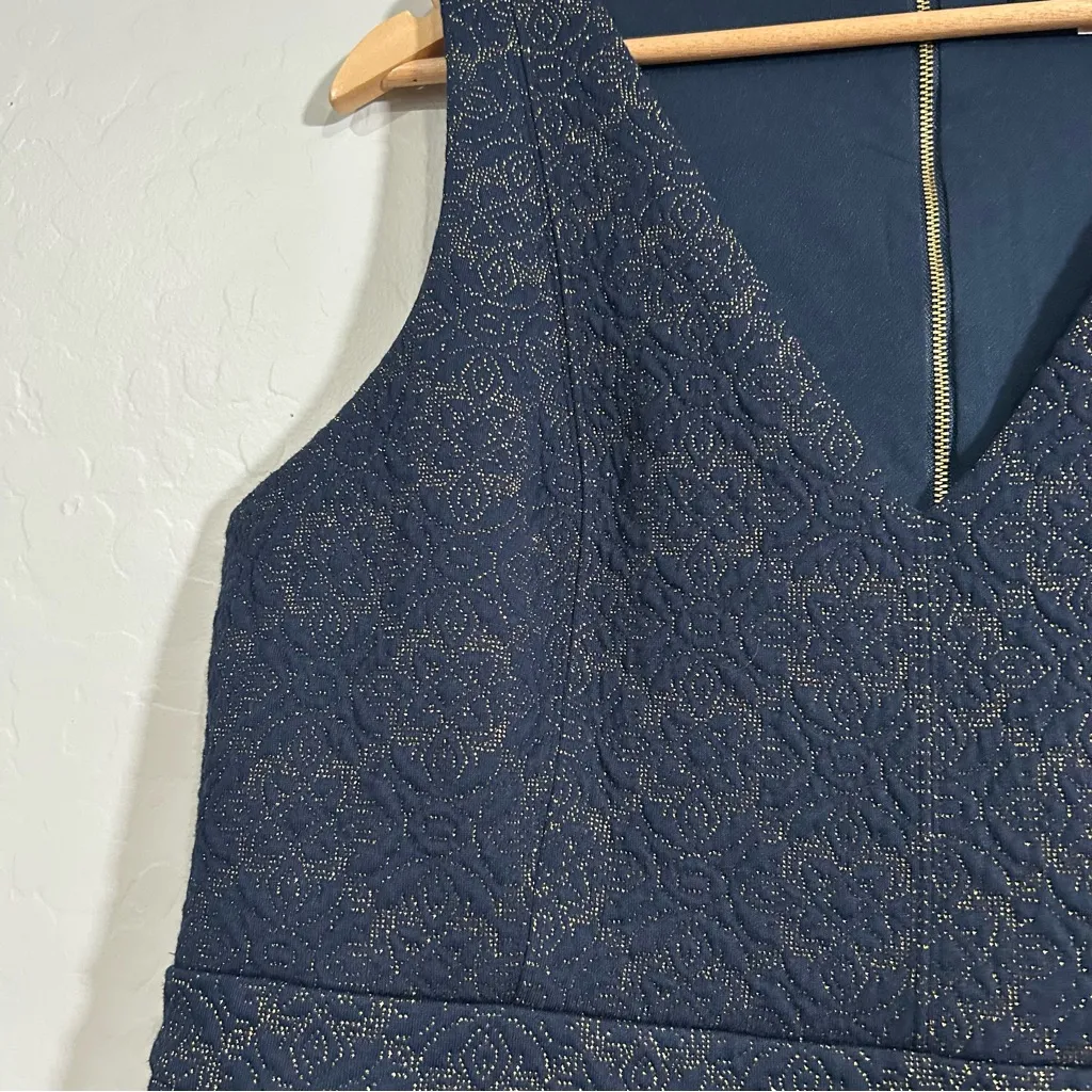 Michael Kors Navy Gold Lurex Jacquard Sleeveless Dress XXL
Verania Medallion Blue - Image 4