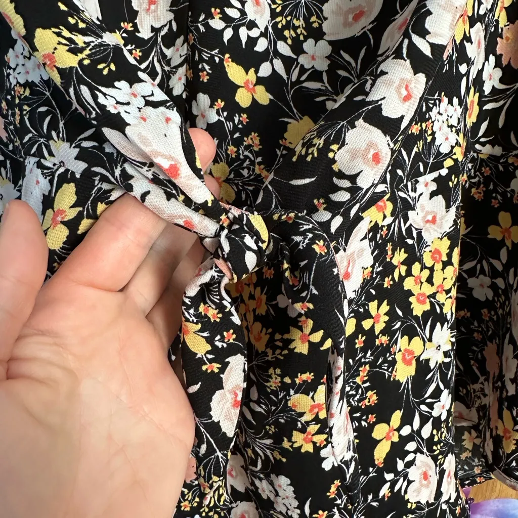 Liz Claiborne Women’s Floral Sleeveless Blouse, XL - Image 4