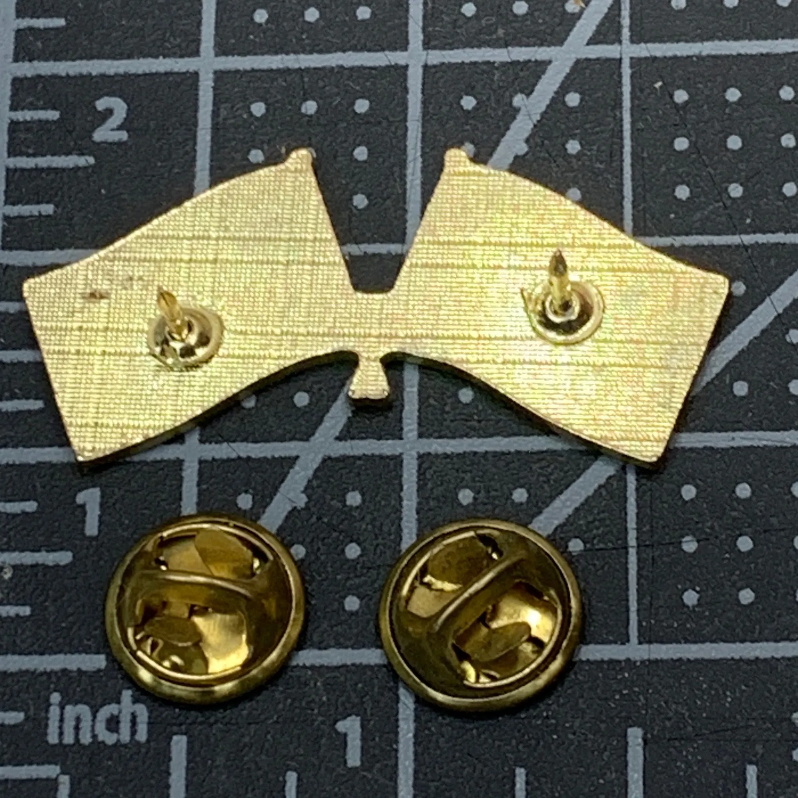 US American Flag Double Crossed‎ Lapel Pin Patriotic Enamel Metal Brooch Red - Image 3