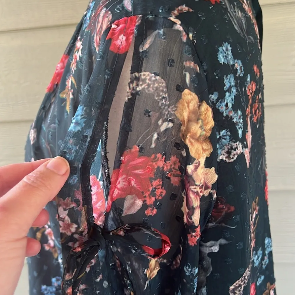 Kensie Jeans Textured Bell Sleeve Floral Blouse - Image 5