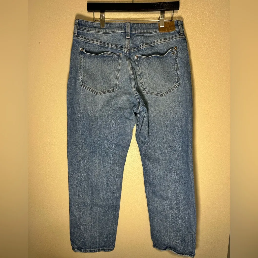Madewell Woman’s Curvy Straight Jeans in Light Blue - Image 2