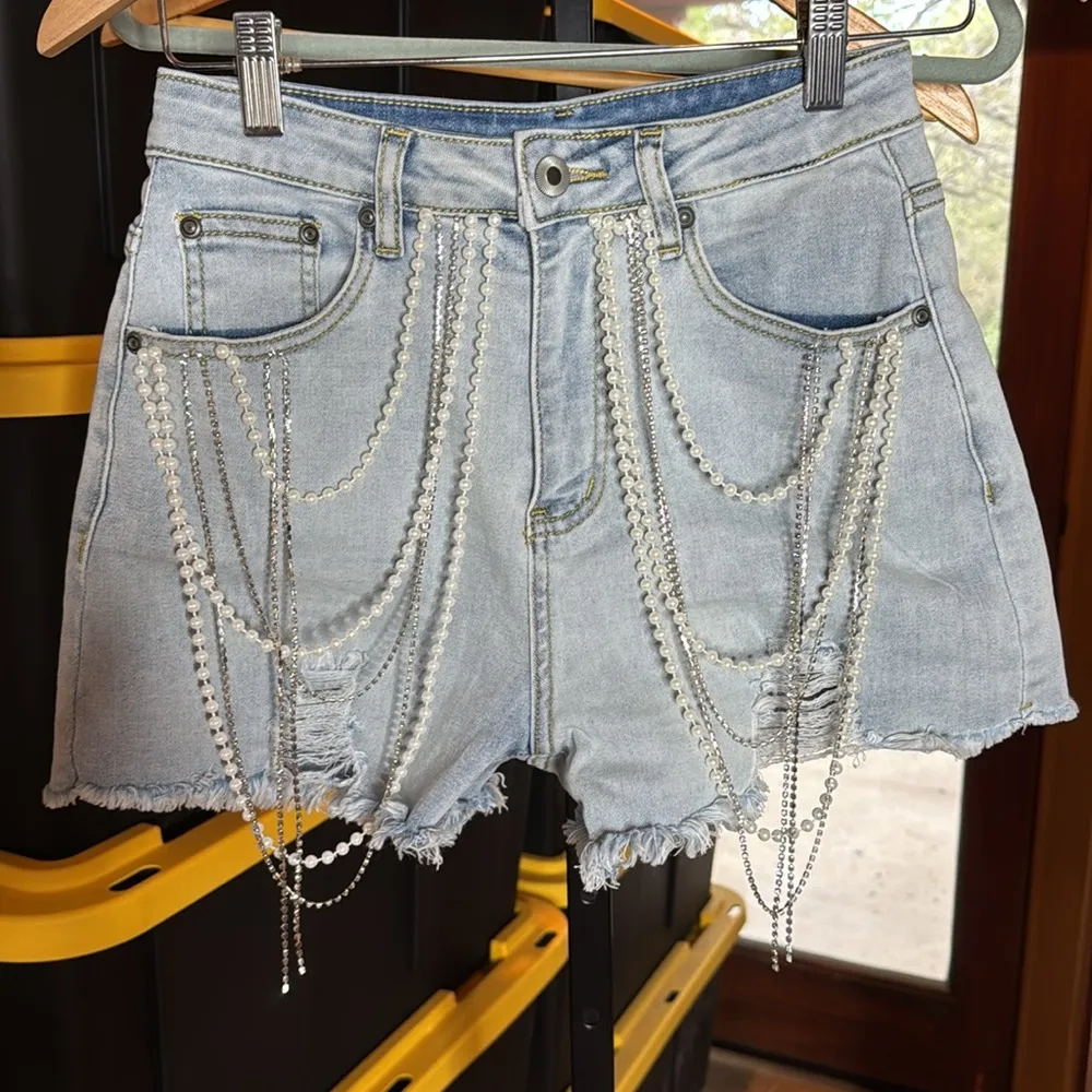 COOVS Jean High Waist Chain Pearl Gemstone Detail Raw Hem Denim Shorts Size 27 Blue - Image 7