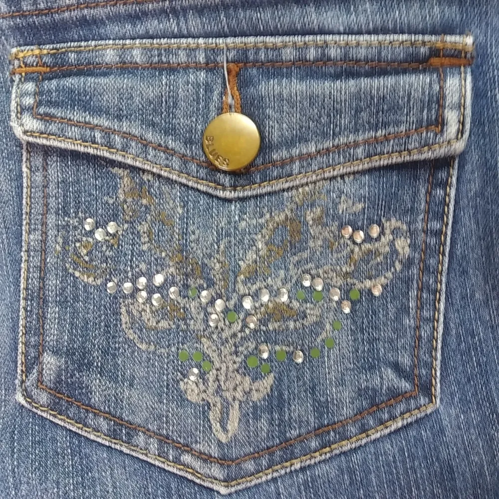 Baccini 12P 28 Jeweled Flap Button Pocket Jeans - Image 10