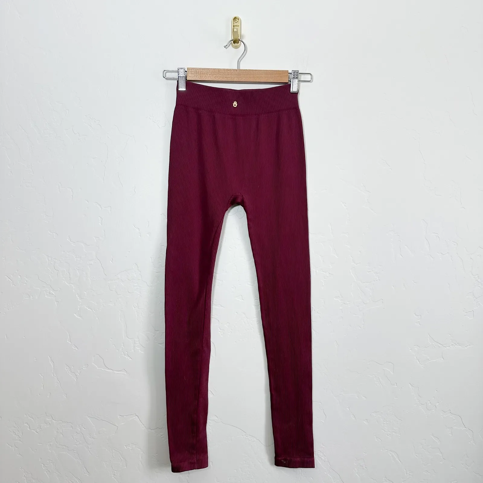 Spiritual Gangster | Rishi Ribbed Seamless Yoga Leggings in Burgundy - Image 6