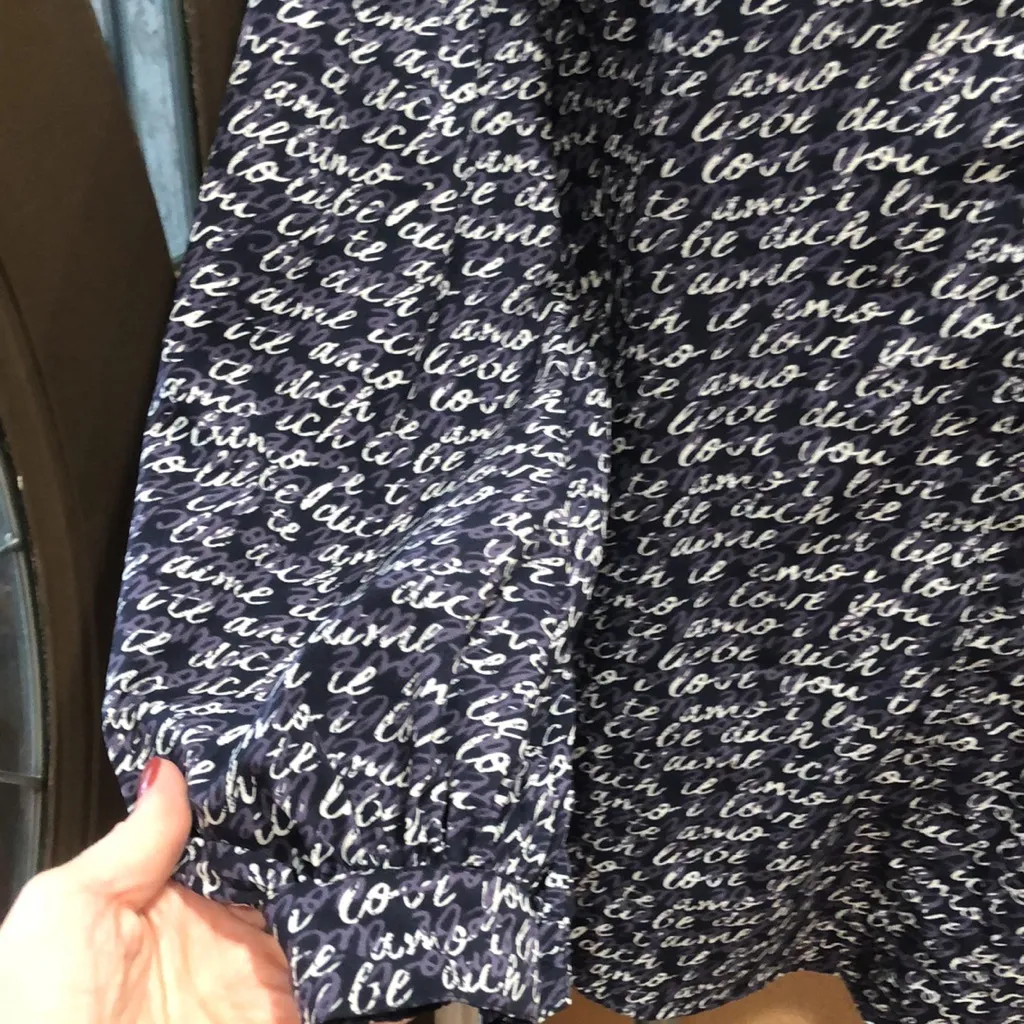 Cabi I Iove you printed navy long sleeve blouse - Image 4